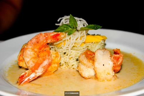 Camarões Rosa VG com Arroz Basmati ao Pesto e Molho Thai Camarões Rosa VG com Arroz Basmati ao Pesto e Molho Thai