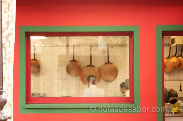 Cozinha de Mise en Place do Restaurante Paul Bocuse